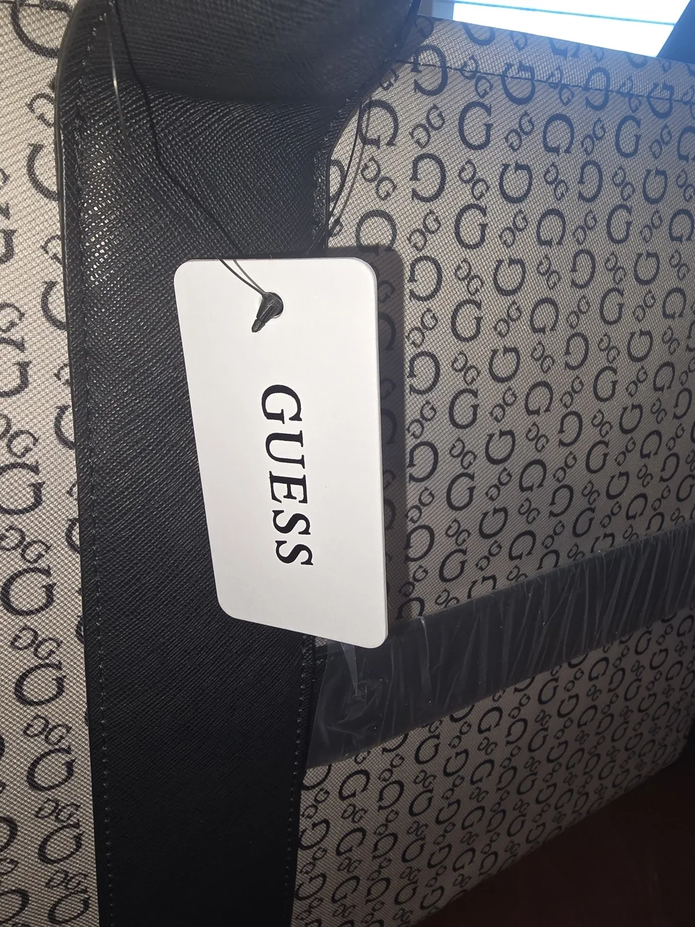 Guess stylish adie